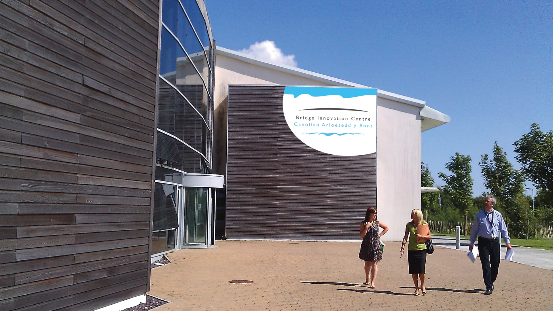 Canolfan Arloesedd y Bont