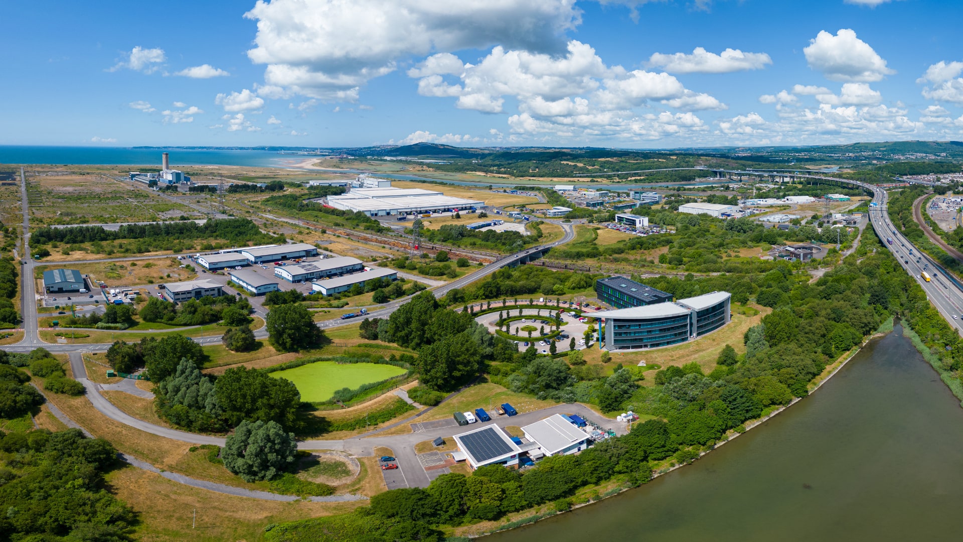 Canolfan Dechnoleg y Bae